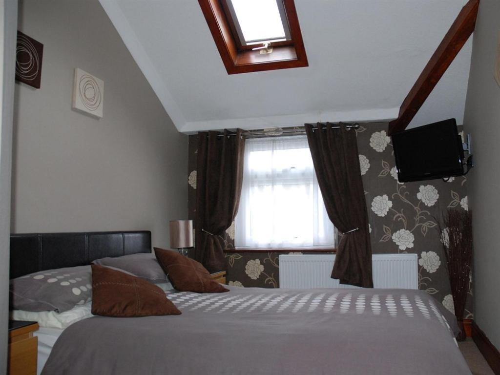 Tanes Hotel Cardiff Cameră foto