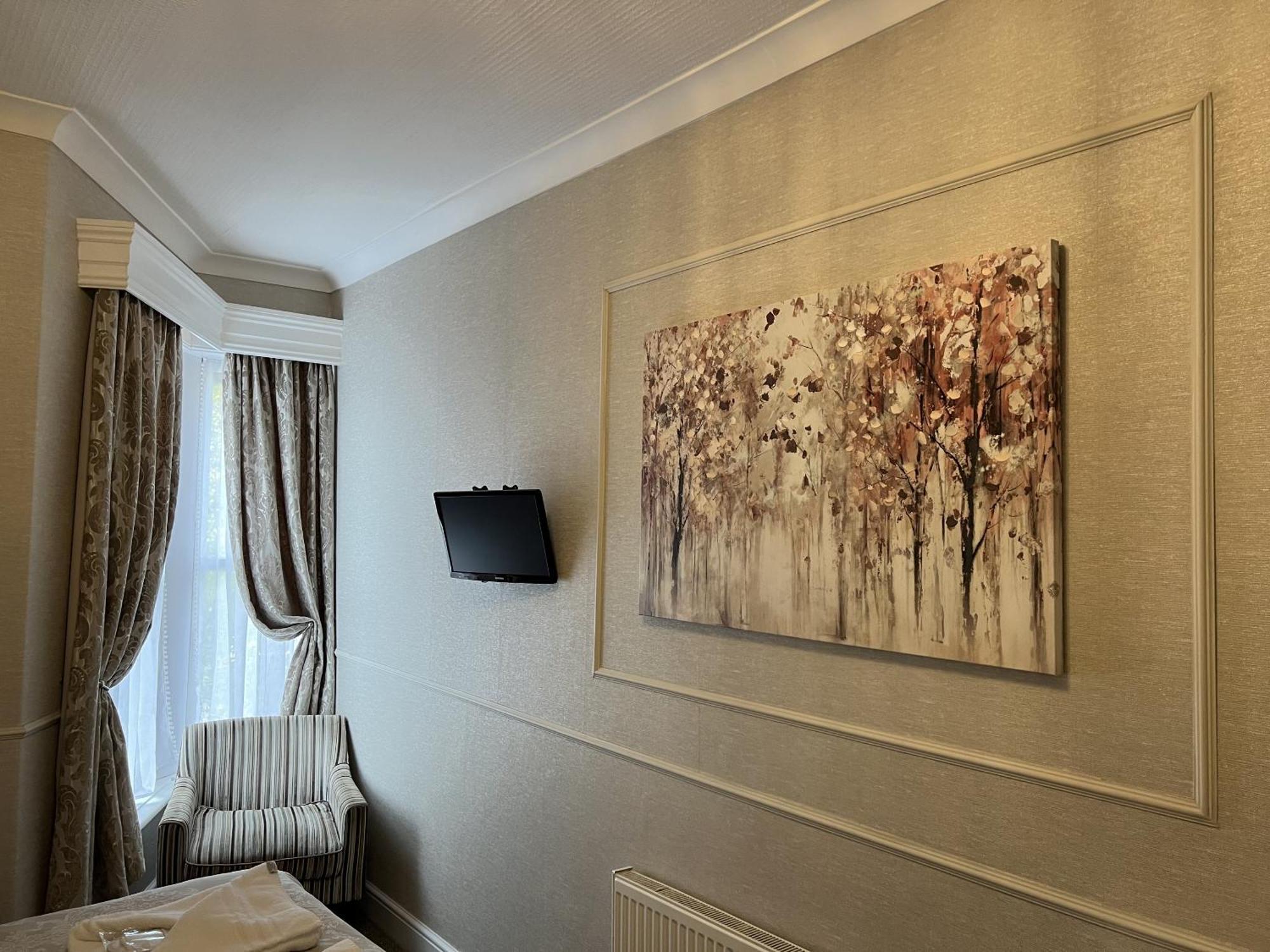 Tanes Hotel Cardiff Cameră foto