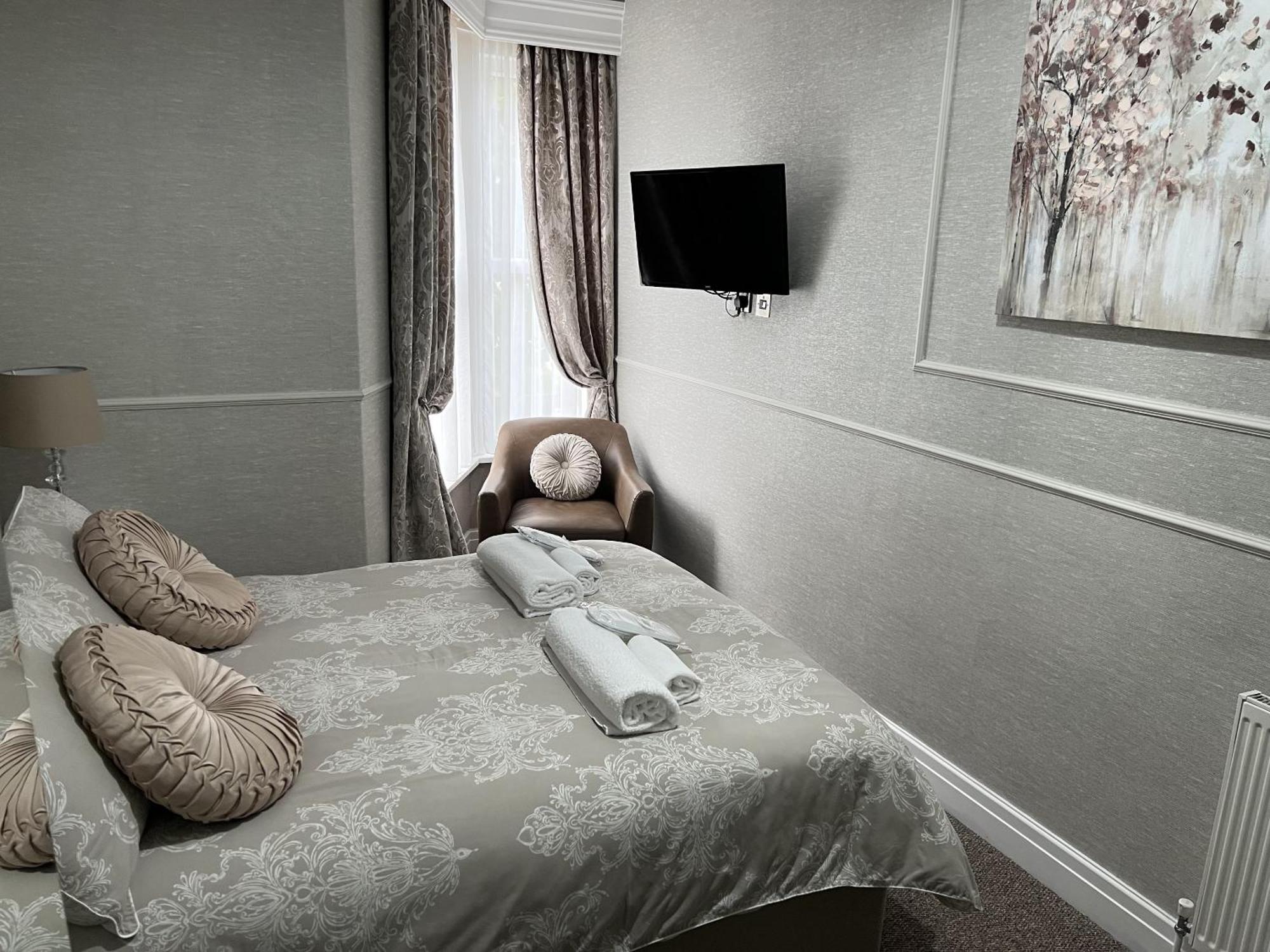 Tanes Hotel Cardiff Cameră foto