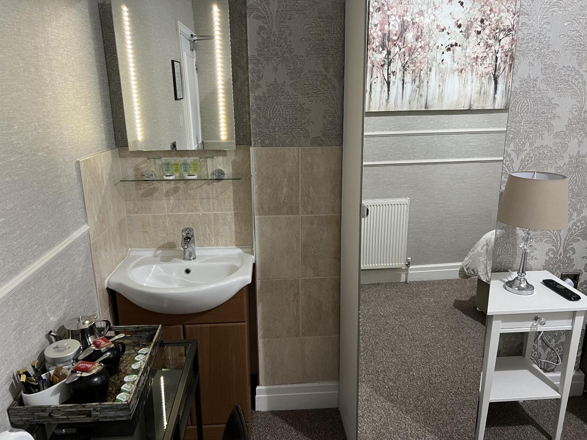 Tanes Hotel Cardiff Cameră foto